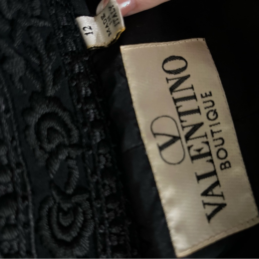 Valentino Boutique Black Jacket Elegant Structured Design - Picture 5 of 7